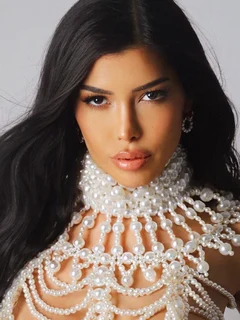 Adriana escort in London