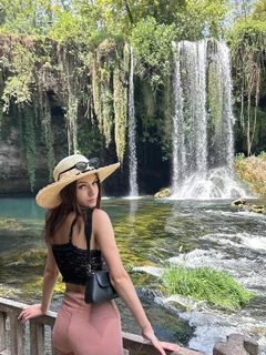 Darsy escort in London