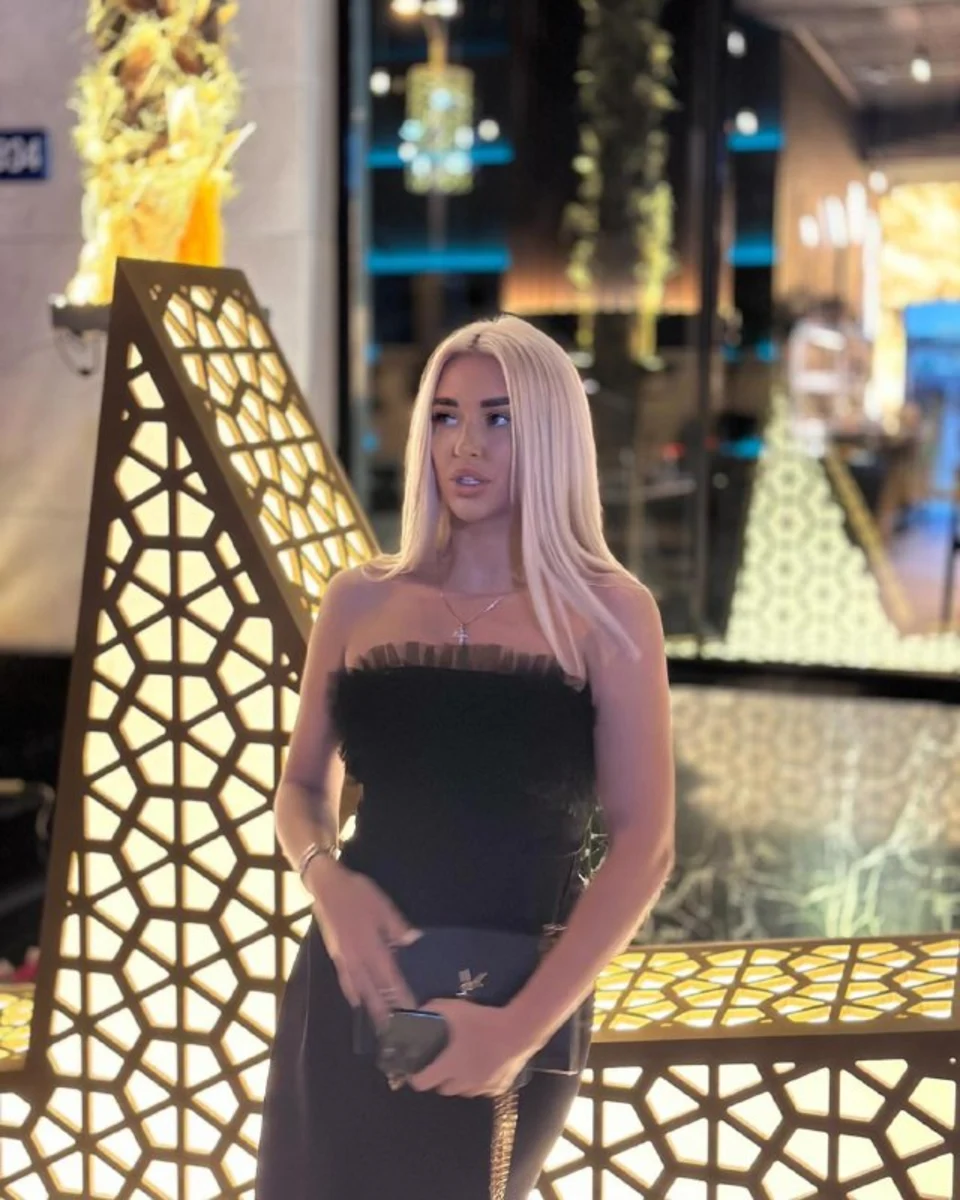 Karolina escort in London
