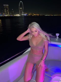 Karolina escort in London