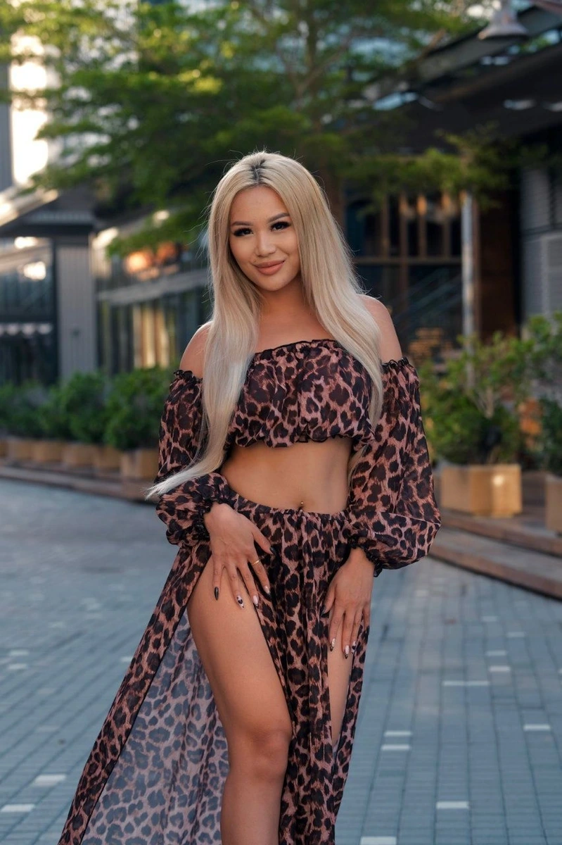Lalisa escort in London
